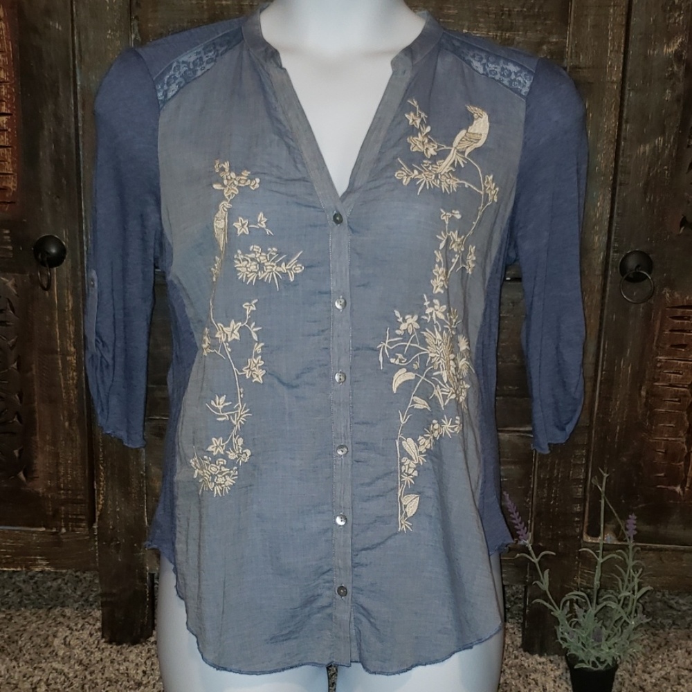 Sz L Anthropologie Tiny button up top